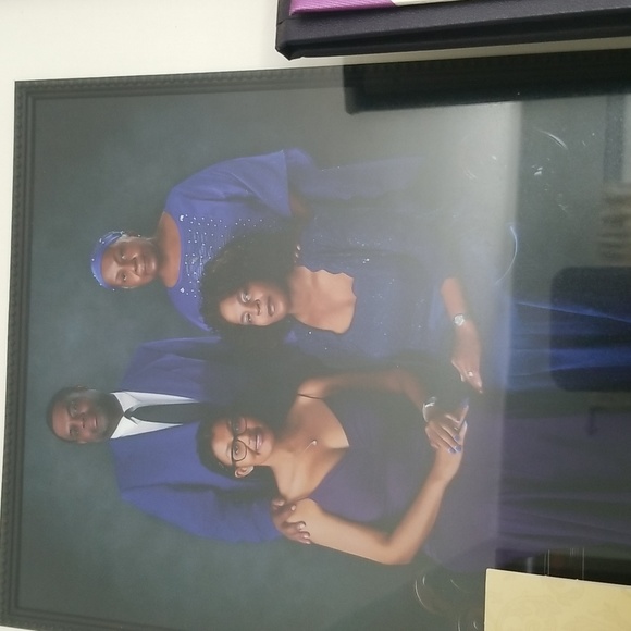 Julia is LIVE, LUXURY & DESIGNER SHARE SHOW BAGS & WALLETS SHARE 2 - Picture 14 of 16